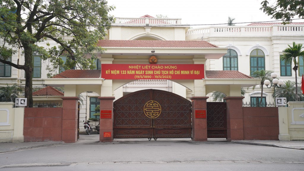 Trụ sở Tổng cục Công nghiệp quốc phòng (Bộ Quốc phòng) cũng treo băng rôn trang trọng ngay phía cổng hưởng ứng kỷ niệm 133 năm Ngày sinh Chủ tịch Hồ Chí Minh (19/5/1890- 19/5/2023) Trụ sở Tổng cục Công nghiệp quốc phòng (Bộ Quốc phòng) cũng treo băng rôn trang trọng ngay phía cổng hưởng ứng kỷ niệm 133 năm Ngày sinh Chủ tịch Hồ Chí Minh (19/5/1890- 19/5/2023)