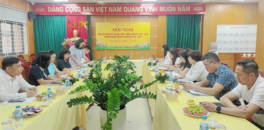 Các đại biểu phát biểu tại hội nghị