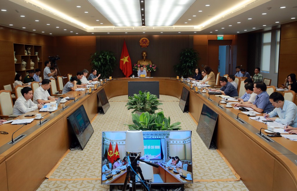 Phó Thủ tướng Trần Hồng Hà nhấn mạnh, dự thảo Nghị định phải quán triệt nguyên tắc của BHYT là chia sẻ rủi ro, tập trung nguồn lực điều trị cho những người không may mắn, yếu thế - Ảnh: VGP/Minh Khôi