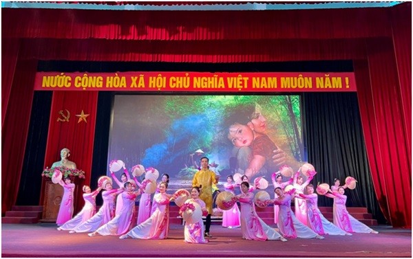 Tưng bừng tiết mục văn nghệ