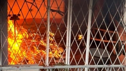 Hà Nội: 5 người trong một gia đình thoát khỏi đám cháy lớn nhờ lối thoát nạn thứ 2