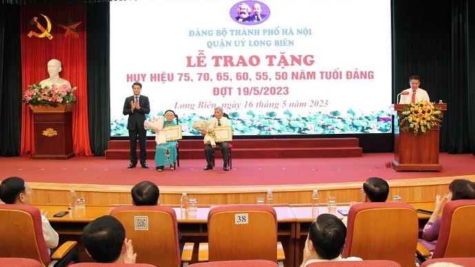 Các đảng viên lão thành chung sức, đồng lòng xây dựng và phát triển Thủ đô