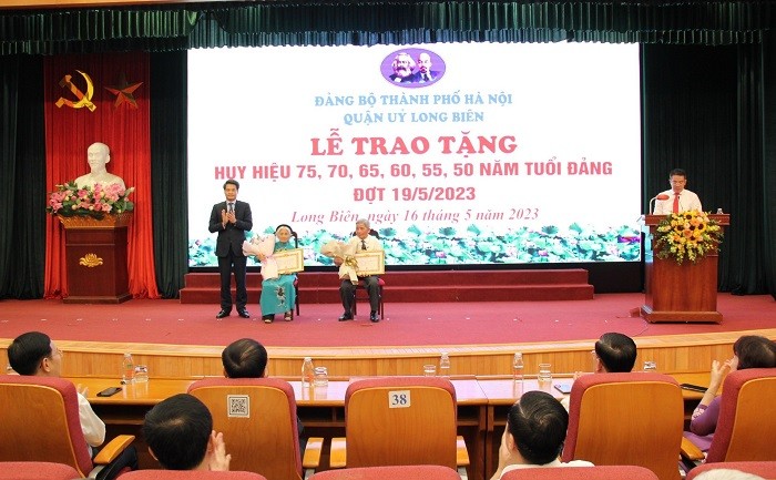 Các đảng viên lão thành chung sức, đồng lòng xây dựng và phát triển Thủ đô