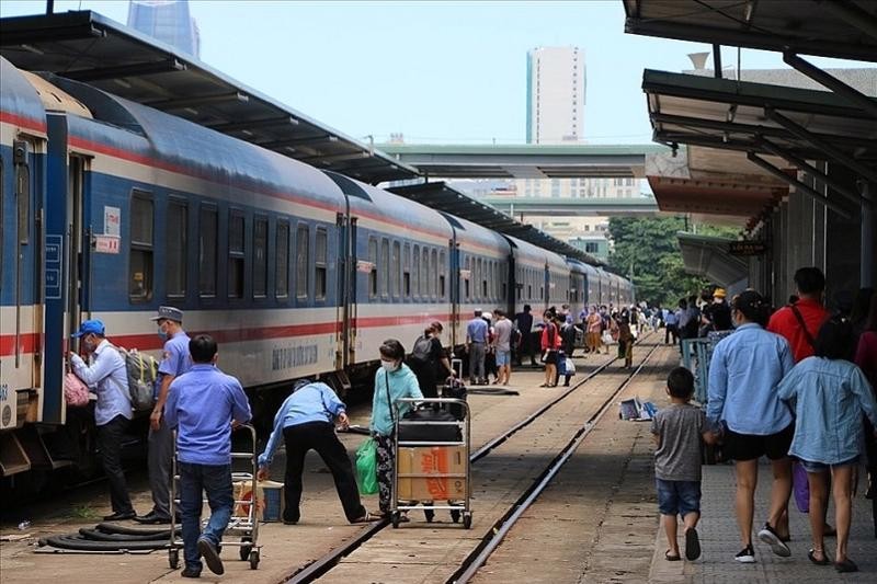 Bảo đảm an toàn đường sắt trong dịp cao điểm du lịch hè