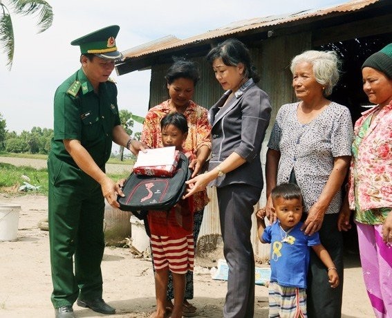 Kiên Giang: Đồn là nhà đồng bào là ruột thịt…