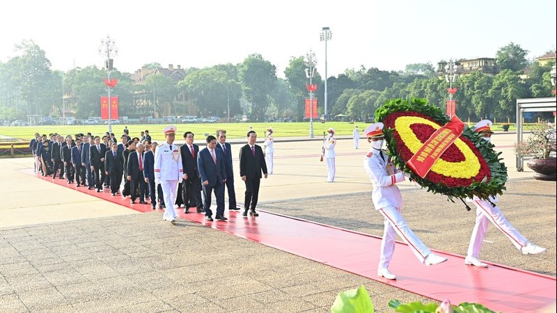 Lãnh đạo Đảng, Nhà nước và TP Hà Nội vào Lăng viếng Chủ tịch Hồ Chí Minh