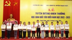 Huyện Thạch Thất khen thưởng hàng trăm học sinh giỏi