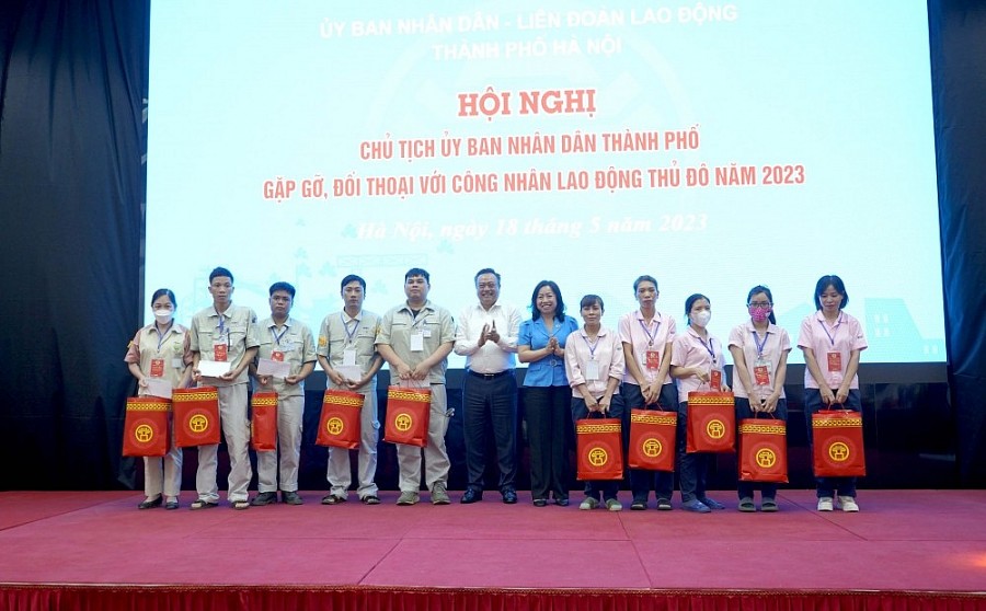 Chủ tịch UBND TP Hà Nội Trần Sỹ Thanh gặp gỡ, đối thoại với công nhân lao động Thủ đô