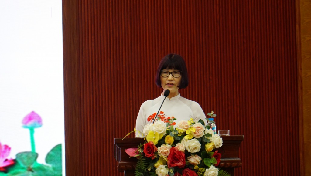 Bà Bí thư Đảng uỷ phường Xuân La tham luận phát huy vai trò lãnh đạo, chỉ đạo của cấp uỷ đối với việc học tập và làm theo Bác. Bà Bí thư Đảng uỷ phường Xuân La tham luận phát huy vai trò lãnh đạo, chỉ đạo của cấp uỷ đối với việc học tập và làm theo Bác.