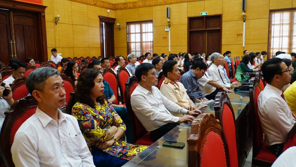 Các đại biểu dự hội nghị Các đại biểu dự hội nghị