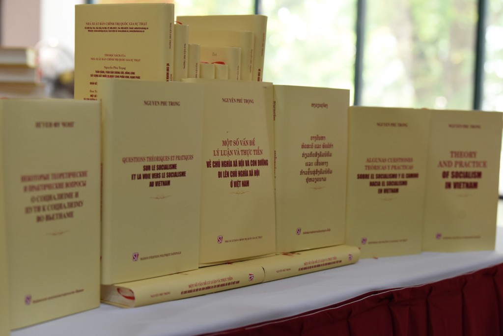 Xuất bản cuốn sách của Tổng Bí thư Nguyễn Phú Trọng bằng 7 ngoại ngữ