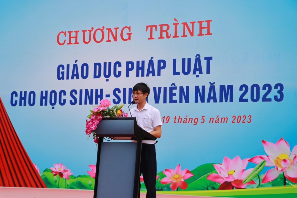 Thầy giáo Đặng An Bình – Bí thư Đảng ủy, Hiệu trưởng Trường Cao đẳng nghề Kỹ thuật Công nghệ phát biểu khai mạc