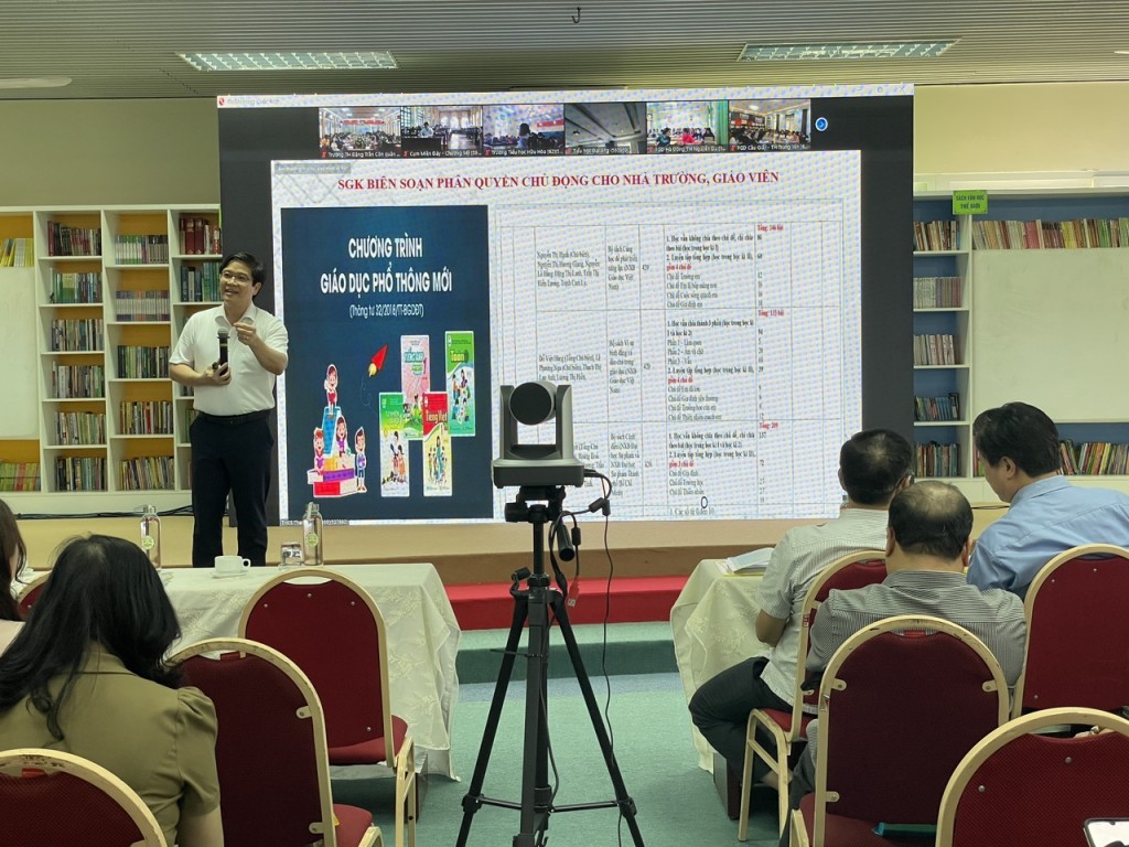 TS Thái Văn Tài - Vụ trưởng Vụ Giáo dục Tiểu học (Bộ GD&ĐT) hướng dẫn việc triển khai chương trình Giáo dục STEM theo chương trình GDPT 2018 trong các trường tiểu học