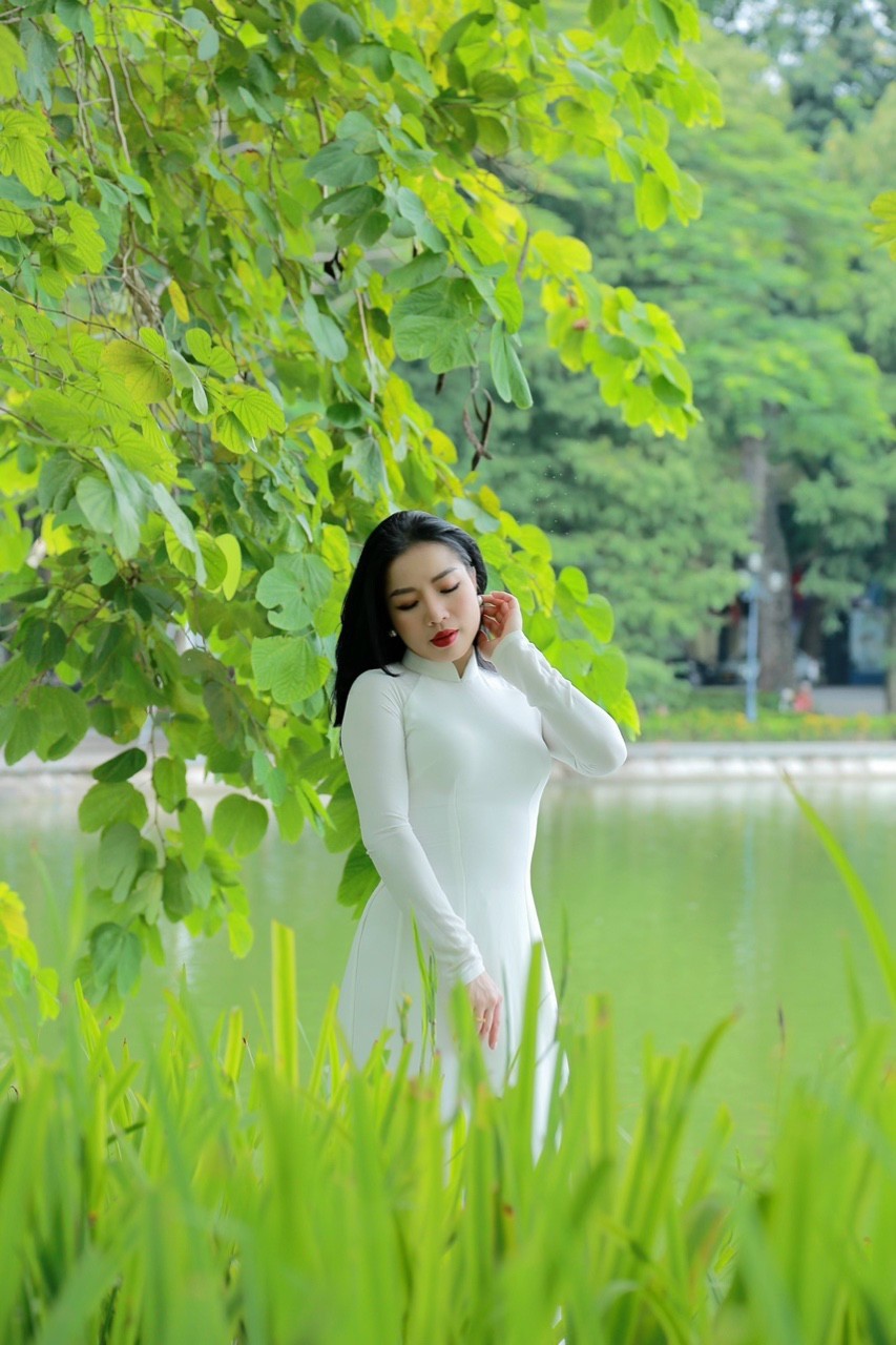 Các nghệ sĩ hào hứng làm MV “Sóng yêu” của thi sĩ Ngọc Lê Ninh