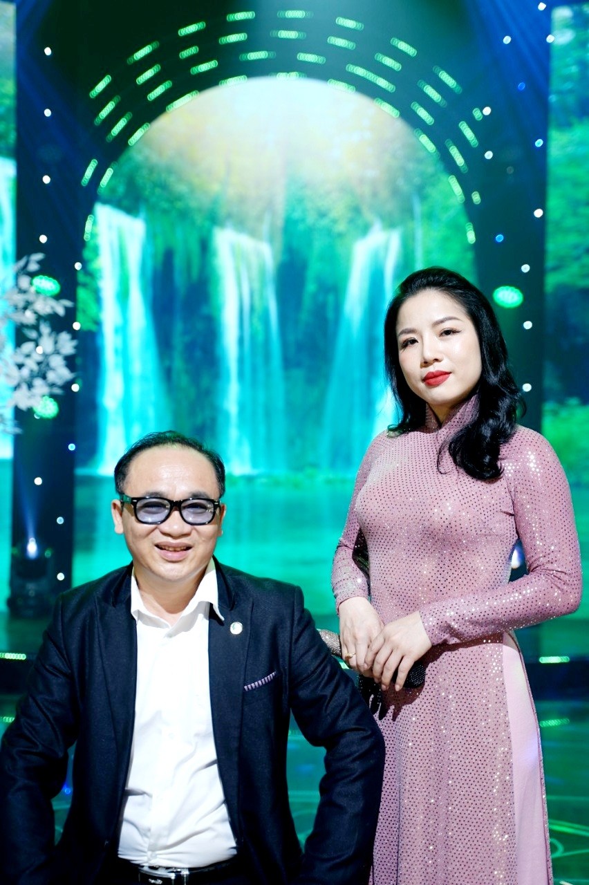 Tác giả Ngọc Lê Ninh và ca sỹ Thu Sang