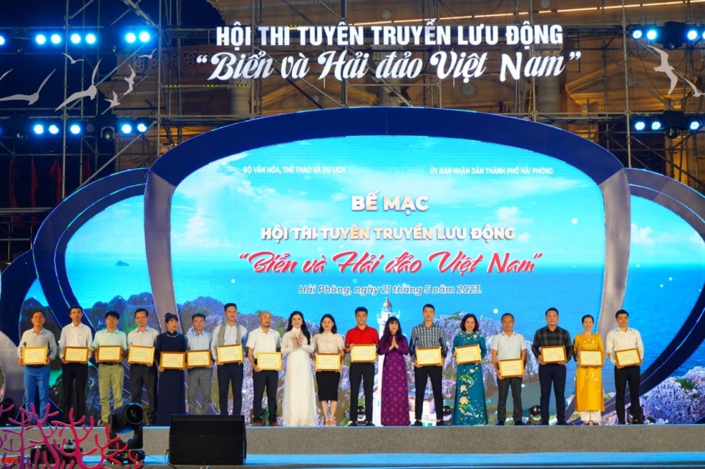 Đội  Tuyên truyền lưu động Thành phố Hà Nội giành Huy chương Vàng nội dung Trưng bày và thuyết minh triển lãm