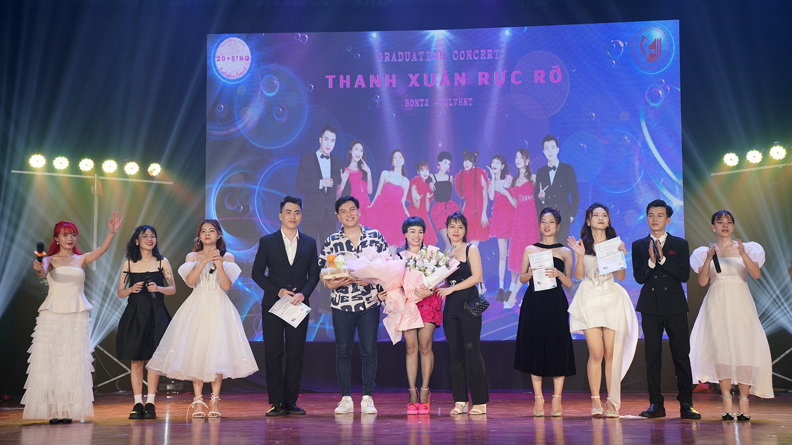 Tại chương trình, 3 sinh viên xuất sắc nhất đã nhận được những phần học bổng đặc biệt mà ca sĩ Ngọc Khuê, nhà sản xuất âm nhạc Huy Ngô cũng như Ban Tổ chức chương trình 20+ Sing dành tặng. Mỗi phần học bổng trị giá 100 triệu đồng Tại chương trình, 3 sinh viên xuất sắc nhất đã nhận được những phần học bổng đặc biệt mà ca sĩ Ngọc Khuê, nhà sản xuất âm nhạc Huy Ngô cũng như Ban Tổ chức chương trình 20+ Sing dành tặng. Mỗi phần học bổng trị giá 100 triệu đồng
