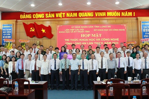 2.	Liên hiệp các Hội KH&KT tỉnh có 17 Hội thành viên và 13 đơn vị liên kết với 350.000 hội viên