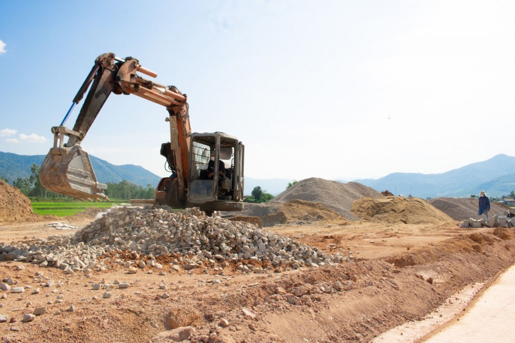 Dự án Tuyến đường tránh phía Nam thị trấn Phú Phong, huyện Tây Sơn do Ban Quản lý dự án giao thông tỉnh làm chủ đầu tư (Nguồn binhdinh.gov)