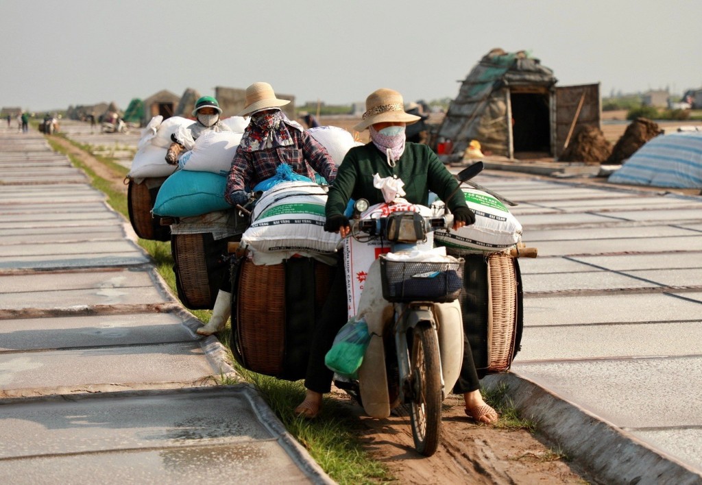 Gian nan nghề làm muối tại xã Bạch Long