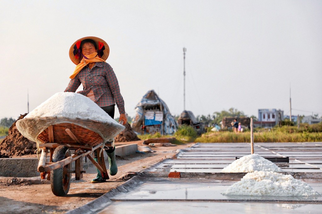 Gian nan nghề làm muối tại xã Bạch Long