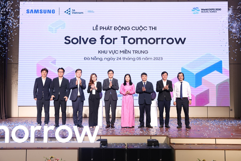 Các đại biểu tham gia Lễ phát động cuộc thi Solve for Tomorrow tại Khu vực miền Trung