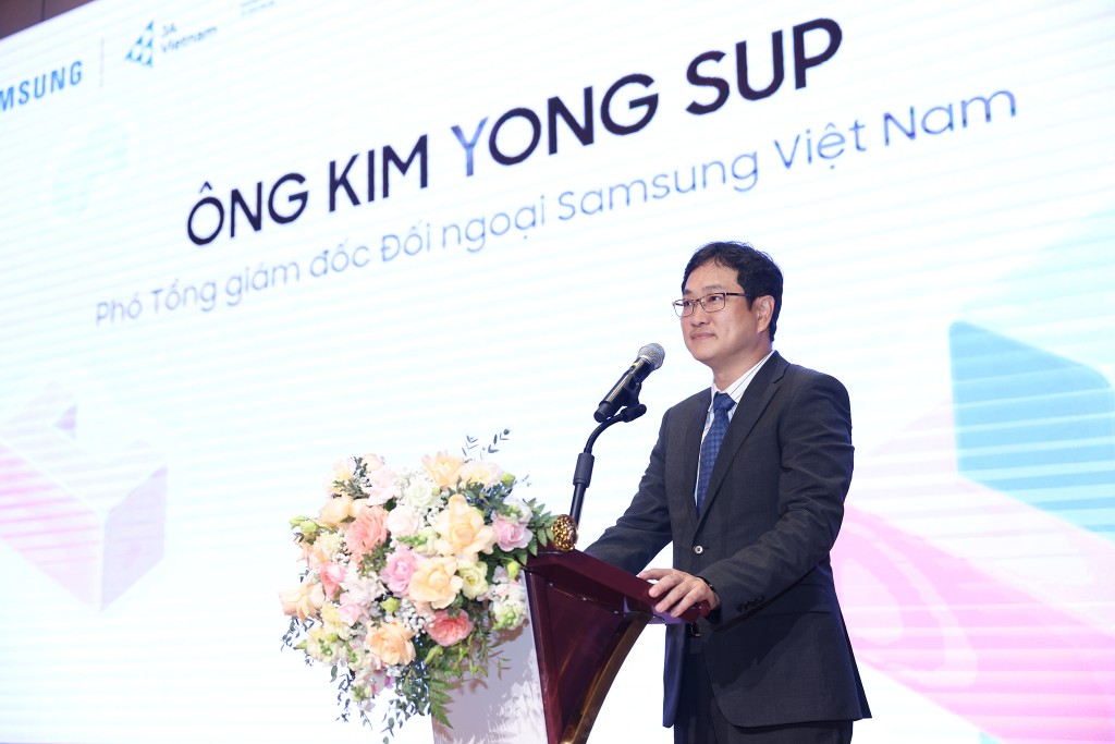 Theo ông Kim Yong Sup – Phó Tổng giám đốc phụ trách Đối ngoại Tổ hợp Samsung Việt Nam, Samsung dự định sẽ liên tục mở rộng về cả chiều rộng và chiều sâu của cuộc thi Solve for Tomorrow
