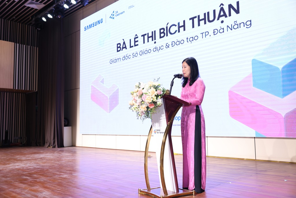 Bà Lê Thị Bích Thuận – Giám đốc Sở GD&ĐT thành phố Đà Nẵng hy vọng những cuộc thi như Solve for Tomorrow sẽ giúp cho các em học sinh có được trải nghiệm, nền tảng quý giá vững vàng để xây dựng ước mơ, cơ hội lựa chọn công việc trong tương lai