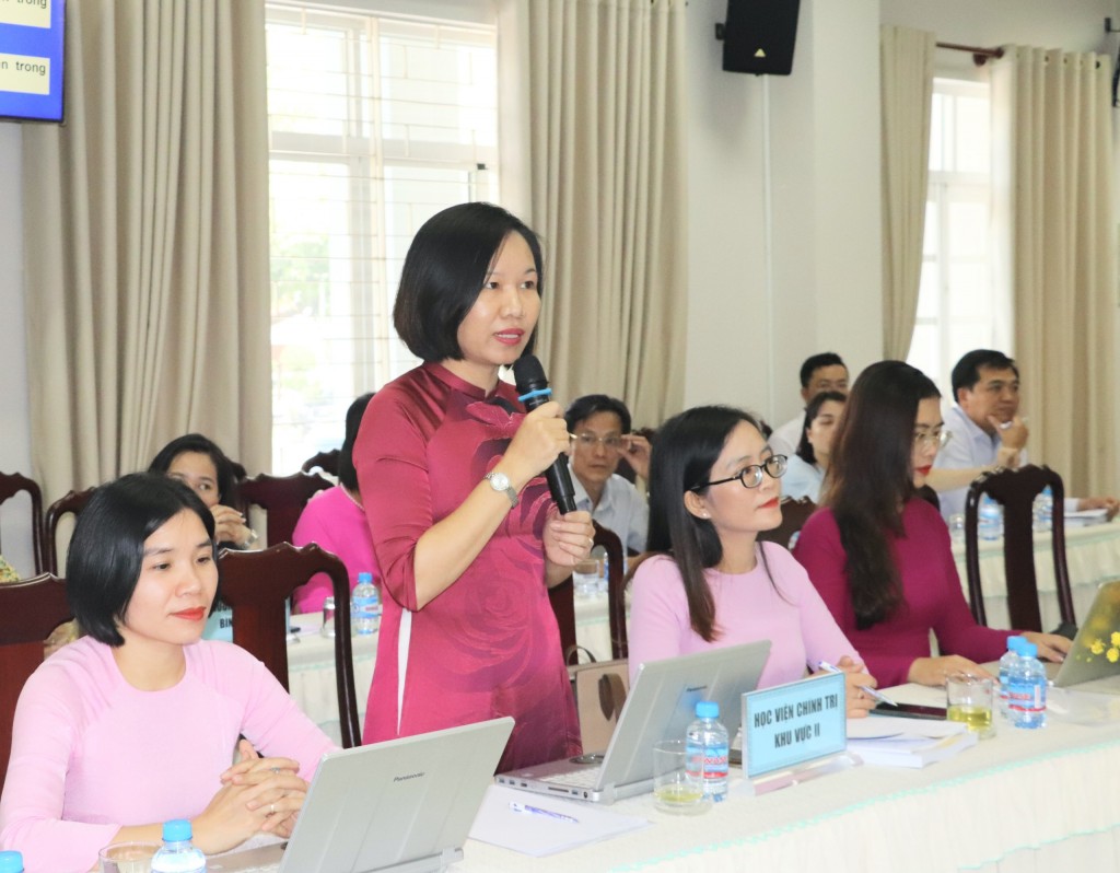Tiến sĩ Nguyễn Thị Trâm chủ doanh nghiệp, nhà quản lý có vai trò rất lớn trong công tác phát triển đảng viên trong các doanh nghiệp ngoài Nhà nước