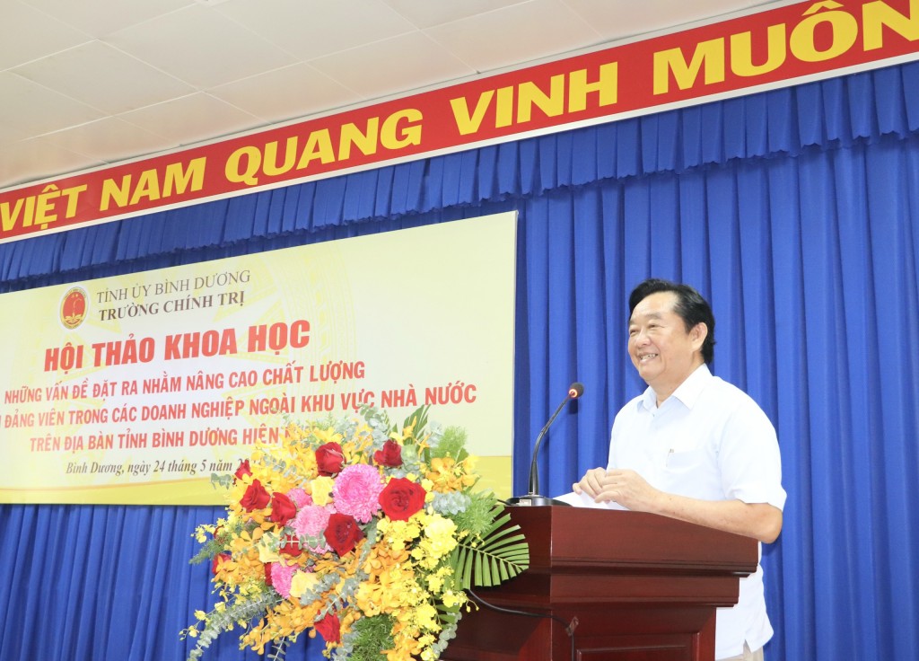 Ông Nguyễn Hoàng Thao - Phó Bí thư Thường trực Tỉnh ủy phát biểu tại Hội thảo