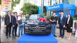 Trao thưởng xe Mercedes cho khách hàng tham gia bảo hiểm Dai-ichi Life