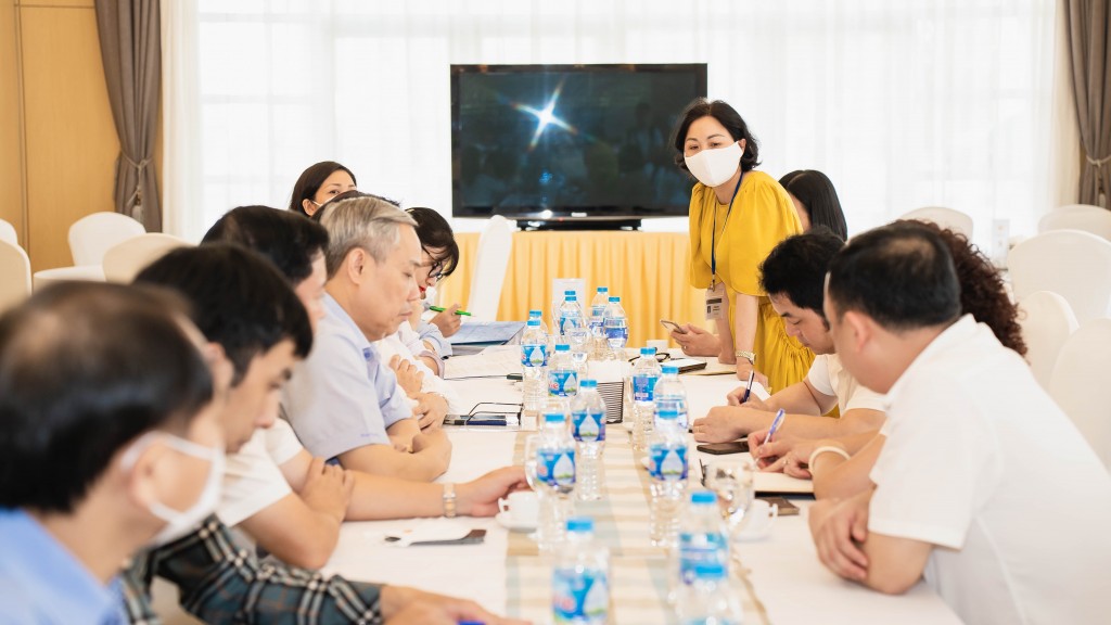 Bà Lê Thị Hằng, Trưởng phòng Chuyên môn Nghiệp vụ Chi cục An toàn vệ sinh thực phẩm Hà Nội phát biểu trong cuộc kiểm tra Trung tâm Hội nghị số 37 Hùng Vương