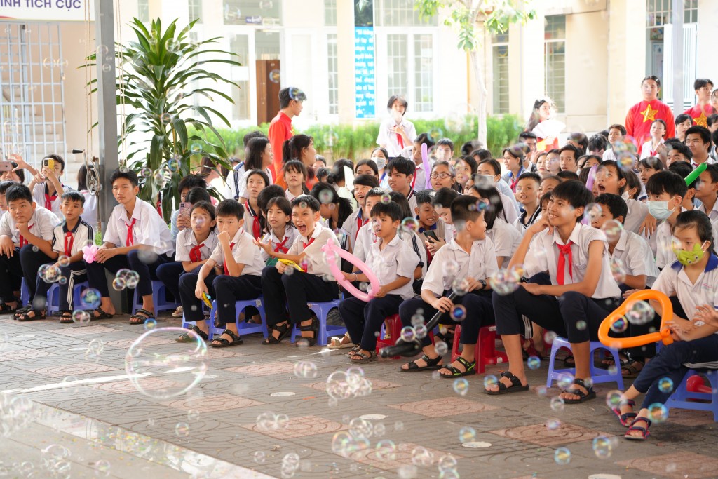 : Các em học sinh tại trường nuôi dạy trẻ khuyết tật tỉnh Bà Rịa – Vũng Tàu đã có một ngày lễ Quốc tế thiếu nhi vui tươi và ý nghĩa