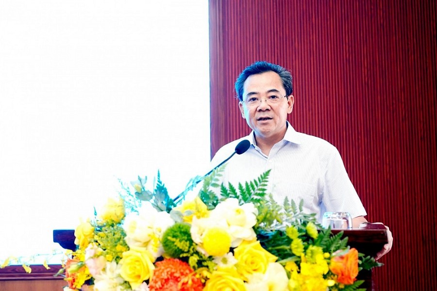 Ông Nguyễn Chính Hữu - Phó Chủ tịch LĐLĐ Thành phố phát biểu chỉ đạo tại buổi Đối thoại 