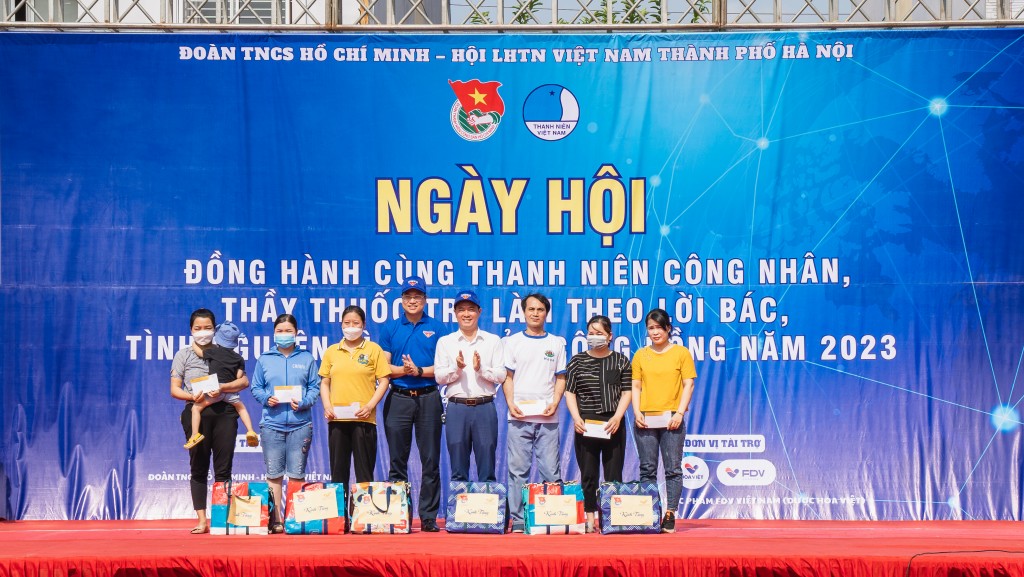 Sôi nổi Ngày hội "Đồng hành cùng thanh niên công nhân"