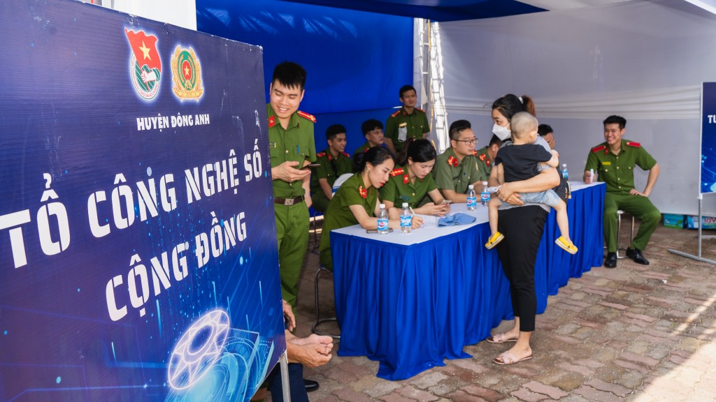 Sôi nổi Ngày hội "Đồng hành cùng thanh niên công nhân"