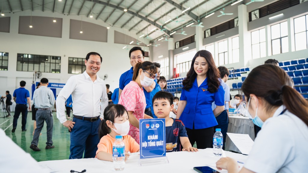 Sôi nổi Ngày hội "Đồng hành cùng thanh niên công nhân"