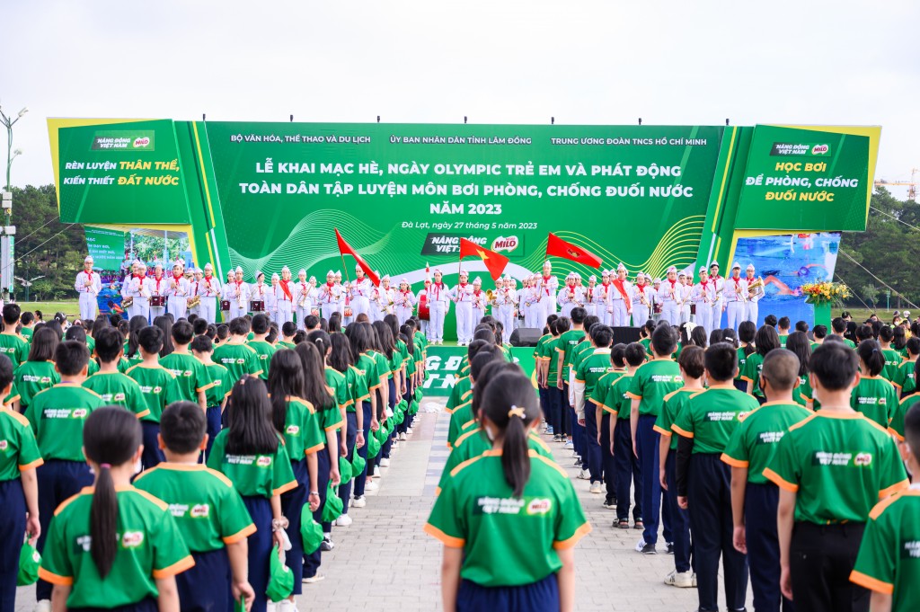 Lễ Khai mạc hè, Ngày Olympic trẻ em và Phát động toàn dân tập luyện môn bơi phòng, chống đuối nước năm 2023 vừa chính thức khai mạc vào sáng ngày 27_5 tại Quảng trường Lâm Viên, TP. Đà Lạt, tỉnh Lâm Đồng(1)