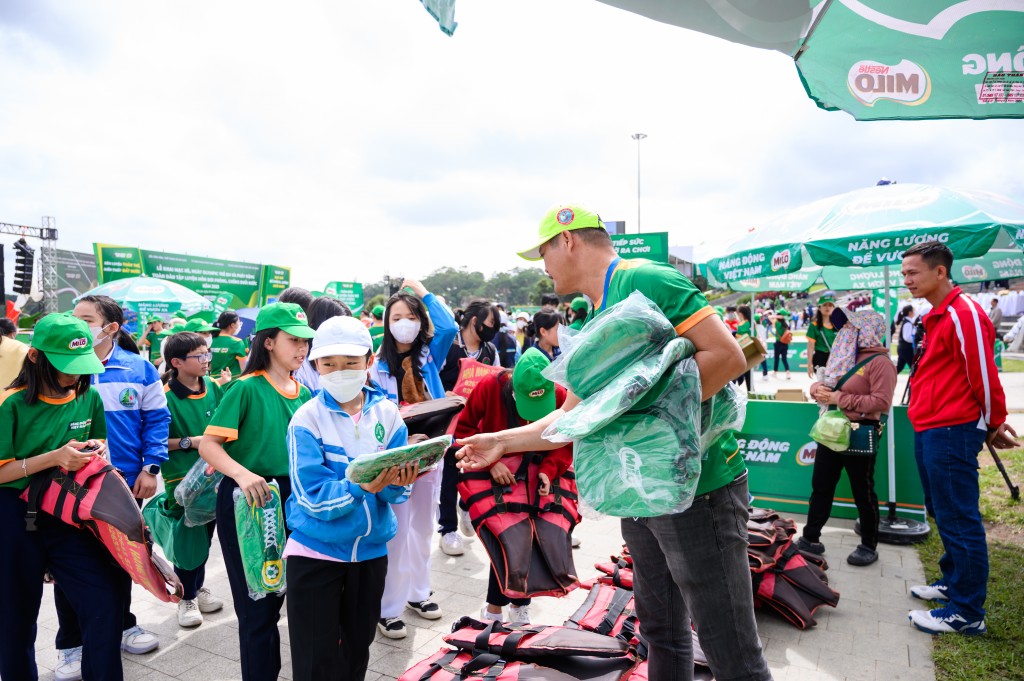 Nestlé MILO tích cực hưởng ứng, chung tay trong nhiều sân chơi thể thao với vai trò là nhà tài trợ về công tác tổ chức, sữa và nước uống cho giải đấu(1)