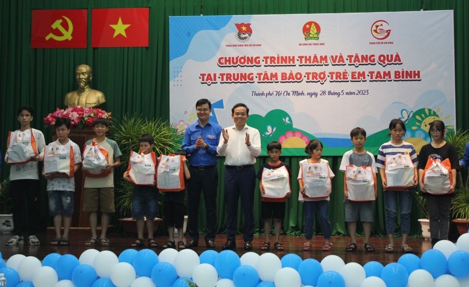 Phó Thủ tướng Trần Lưu Quang và