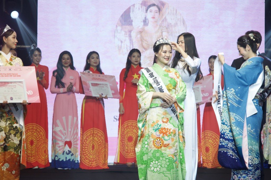 Phạm Thiên Nga đăng quang Miss Sake Vietnam 2023