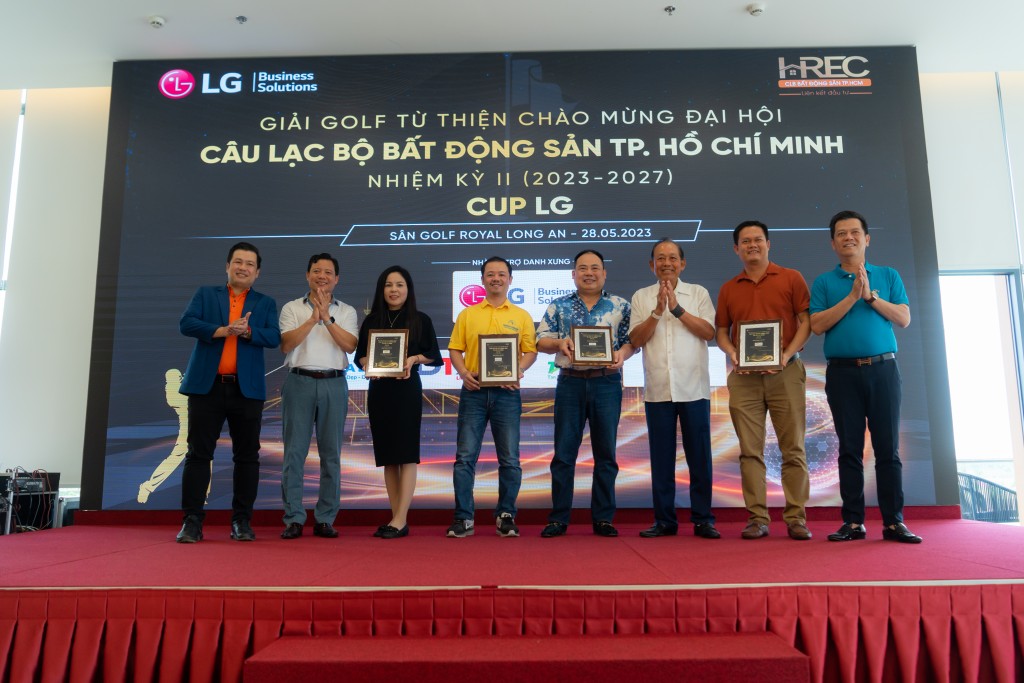 Đặc biệt, tất cả chi phí đăng ký tham dự giải của các Golfers sẽ được đóng góp vào Quỹ xây cầu từ thiện của Câu lạc bộ Bất động sản TP.HCM.