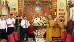Bí thư Thành ủy Hà Nội Đinh Tiến Dũng chúc mừng Đại lễ Phật đản