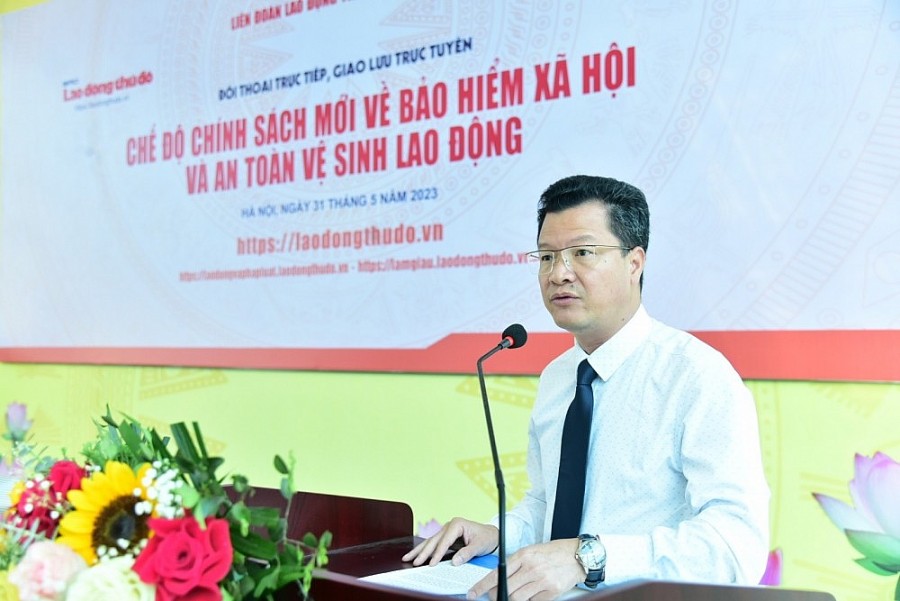 Phó Tổng Biên tập Báo Lao động Thủ đô Đinh Tuấn Anh phát biểu khai mạc buổi đối thoại 