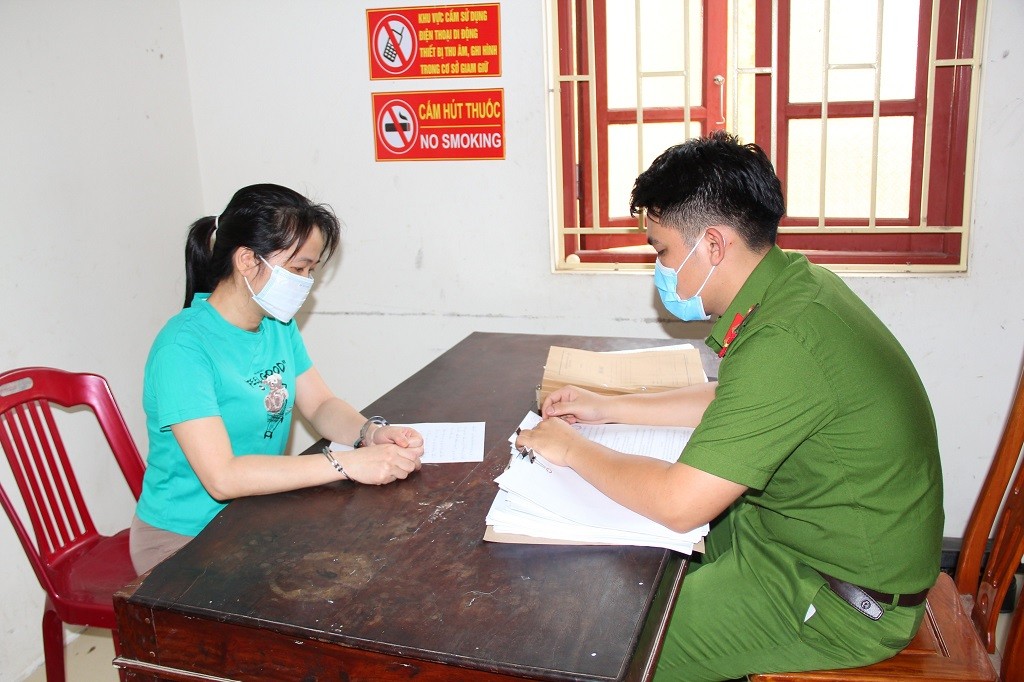Công an huyện Yên Thành làm việc với đối tượng cầm đầu Nguyễn Thị Trang