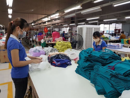 21,4% nữ công nhân dệt may mắc bệnh xương khớp (Ảnh: NLĐ) 21,4% nữ công nhân dệt may mắc bệnh xương khớp (Ảnh: NLĐ)