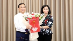 Trao quyết định nghỉ hưu cho đồng chí Trịnh Huy Thành và Nguyễn Hữu Hoàng