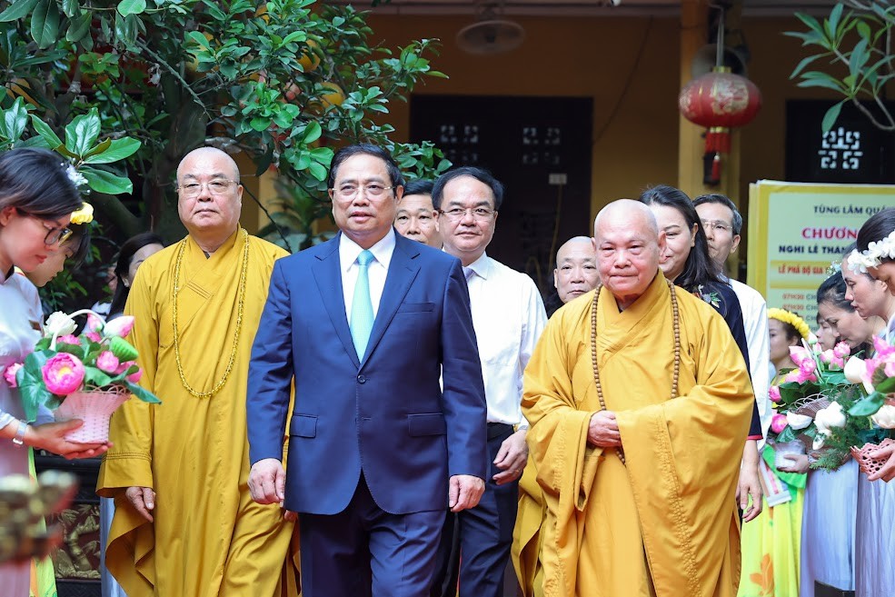 Thủ tướng Chính phủ Phạm Minh Chính tới chùa Quán Sứ chúc mừng các chức sắc, tăng ni, Phật tử Giáo hội Phật giáo Việt Nam nhân dịp Đại lễ Phật đản Phật lịch 2567 - Dương lịch 2023 - Ảnh: VGP/Nhật Bắc