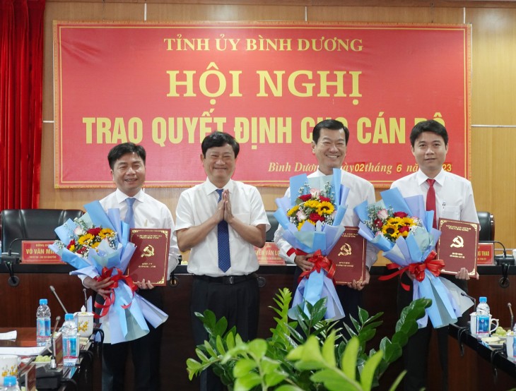 Bình Dương: Trao quyết định bổ nhiệm, điều động cán bộ