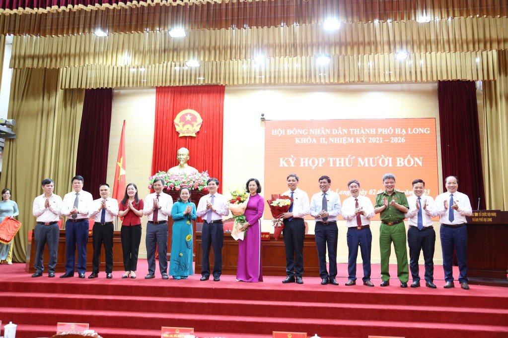 Bà Vũ Thị Mai Anh được bầu làm Chủ tịch HĐND TP Hạ Long thay ông Vũ Văn Diện
